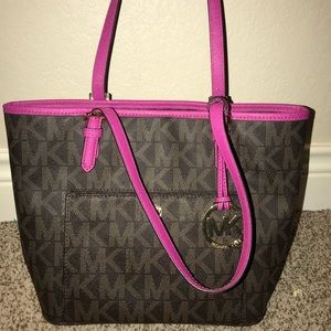 Michael Kors pink trim purse *amazing condition*